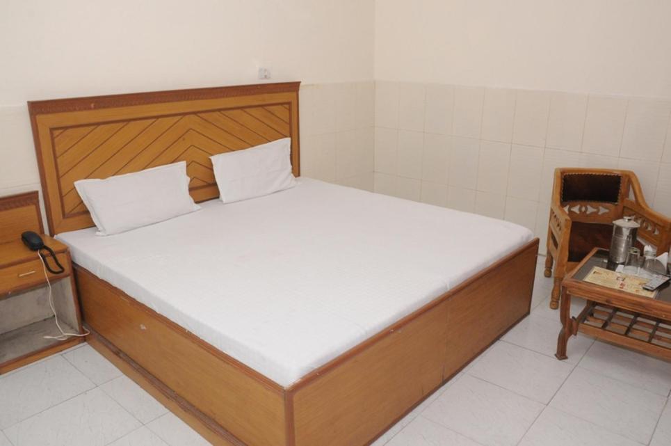 Hotel Surya Palace Chandīgarh Zewnętrze zdjęcie